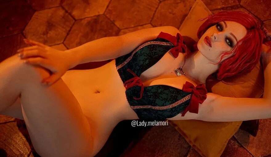 Лучший косплей прошлой недели (18+): пикантные фото трёх девушек в образах Трисс, Йеннифэр и Лизы из Genshin Impact