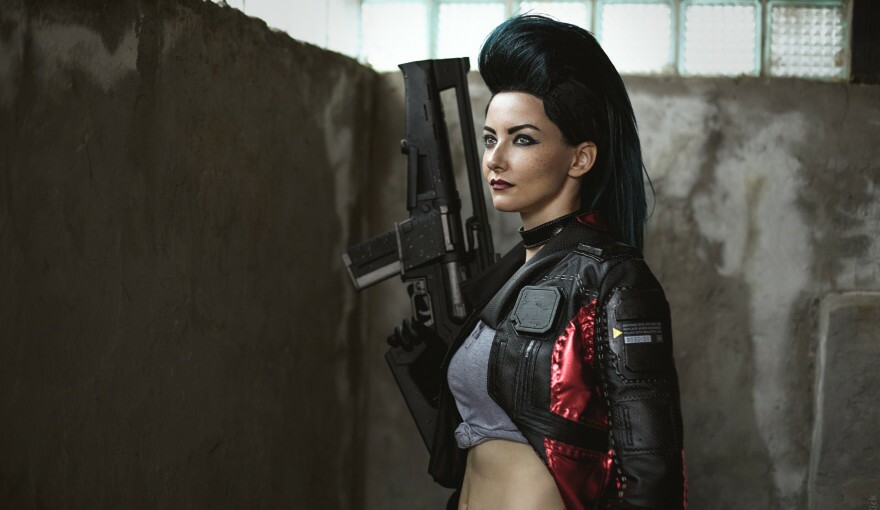 Bright cosplay of young Rogue from Cyberpunk 2077