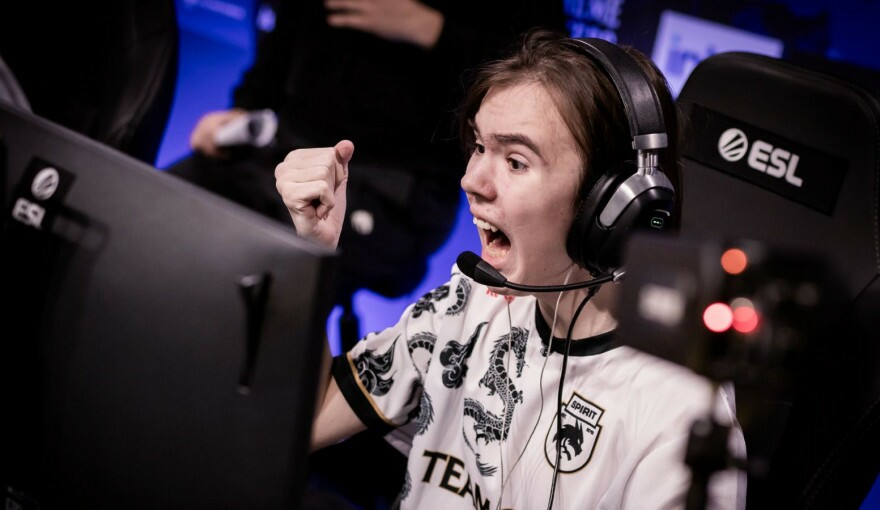 Spirit против Virtus.pro в четвертьфинале IEM Katowice 2025